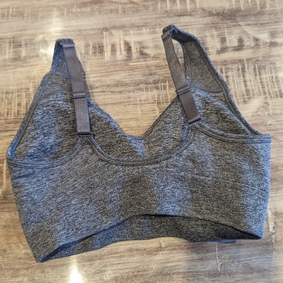New Puma Seamless Sports Bra Grey Size S - Picture 5 of 8